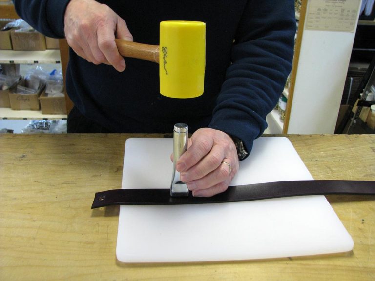 oblong hole punch tool to punch a hole oblong hole punch tool to punch a hole